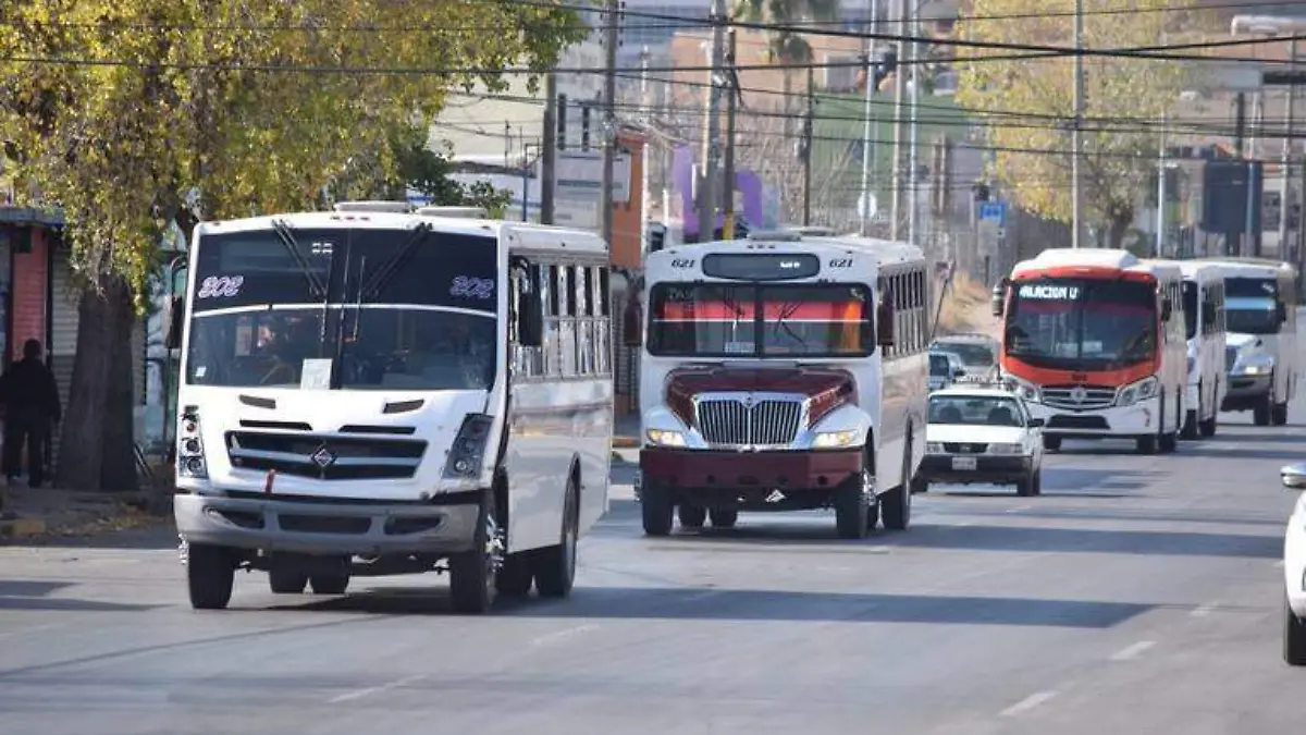 Camiones urbanos en mal estado en la ciudad (11)